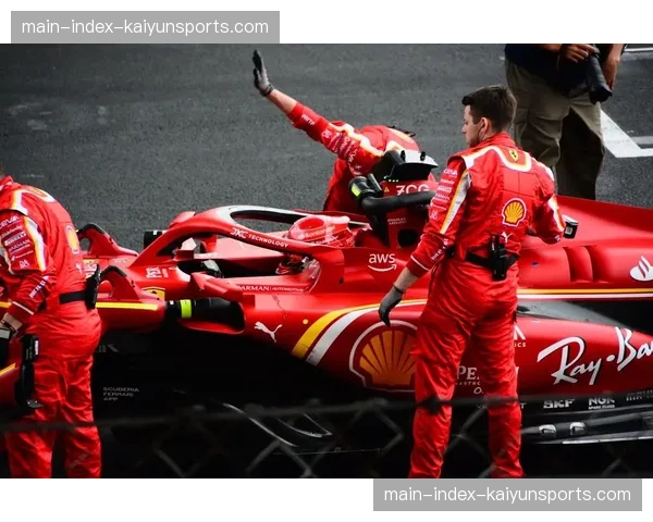 上海国际赛车场全力备战F1中国大奖赛,各车队物资抵达工作人员调试赛车